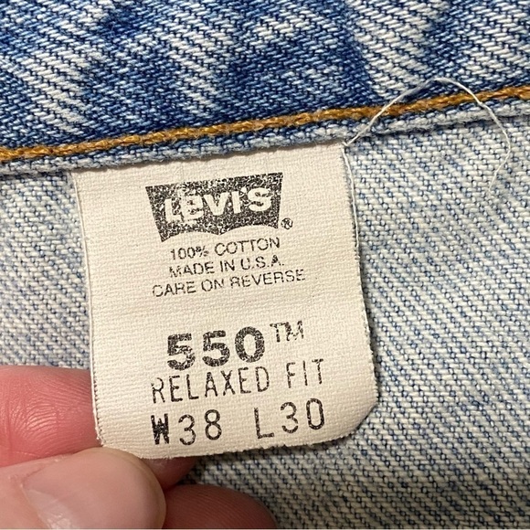 VINTAGE Levi’s 550 Relaxed Fit *CROPPED* size 38w 30l - Picture 6 of 10